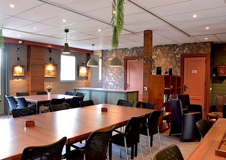 zicht op een deel van het interieur